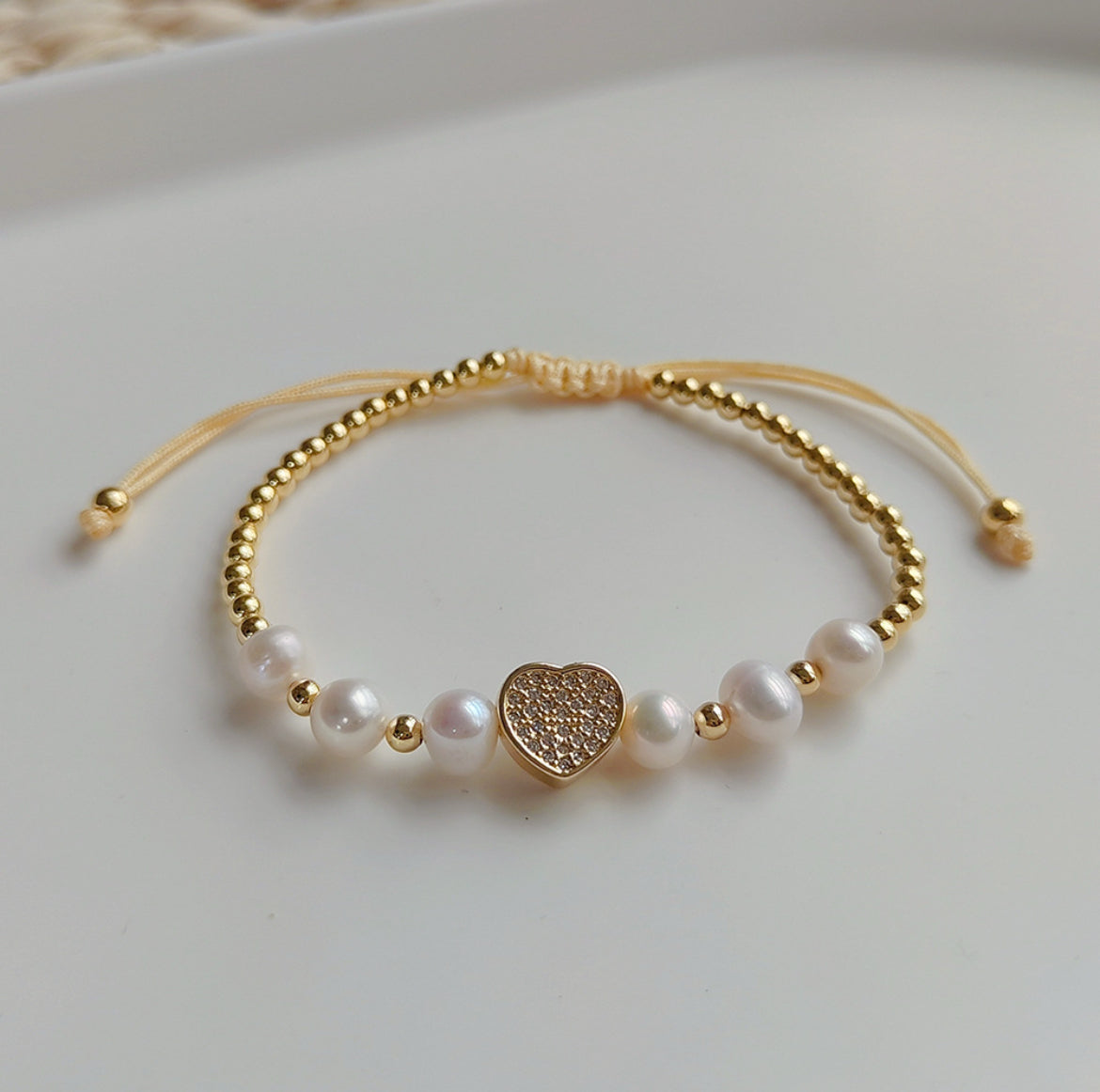 Pulsera de Bolitas con Encanto de Corazón