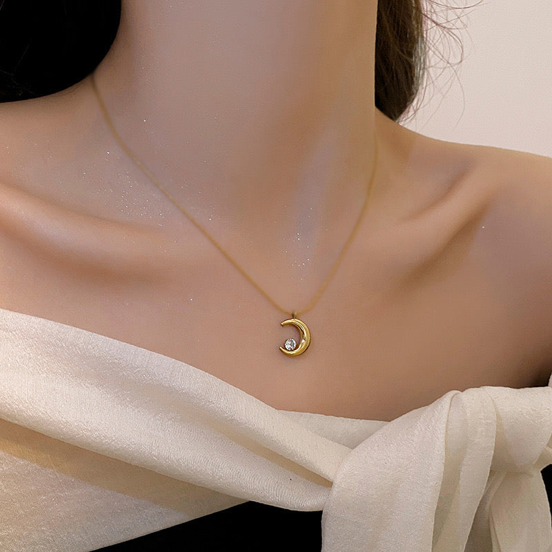 Collar luna con detalle de Diamante